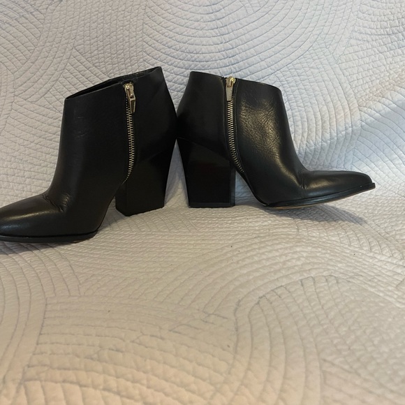 Calvin Klein ignazia ankle boots discontinued item - Picture 3 of 4